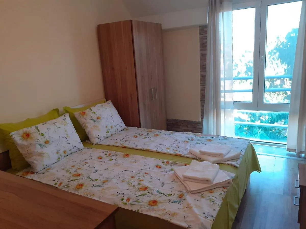 Art Apartment - Valentina Burgas 0*,  Bulgária